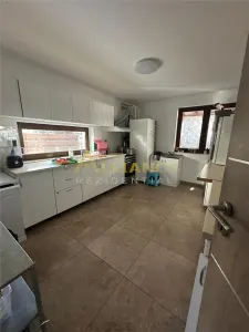 Casa individuala 213 mp, teren 300 m - foto 5