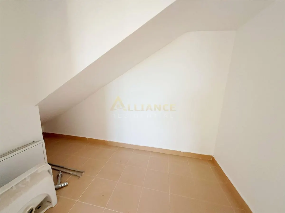 Duplex / 6 Camere / 3 Bai / Teren 250 mp - foto 9