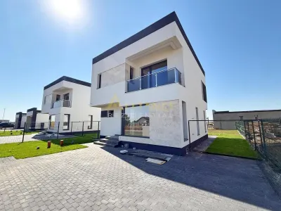 Vila individuala / 4 Camere / 3 Bai / Teren 453 mp - Berceni