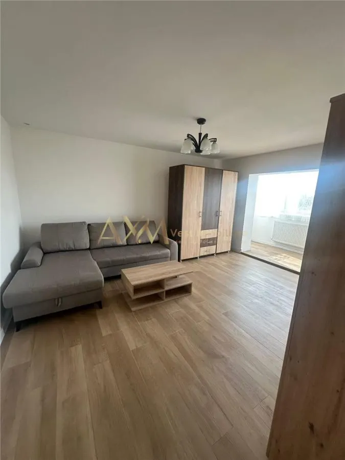 Vanzare apartament 3 camere - foto 2