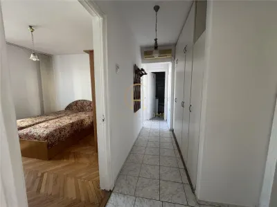 Piata Unirii ! 3 camere decomandate, etaj 2 fara risc - Iasi