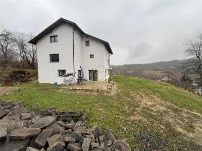 Casa de vanzare cu 5 dormitoare recent renovata - foto 12