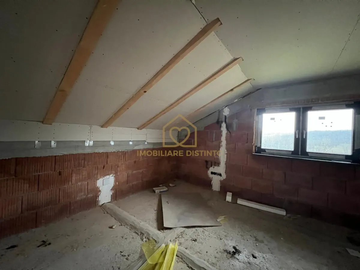 Casa de vanzare cu 5 dormitoare recent renovata - foto 6