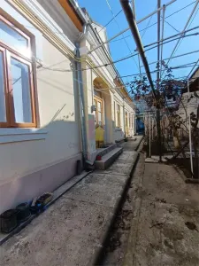Casa pretabila 2 familii, 6 camere, teren 390 mp, zona Centrala - Braila