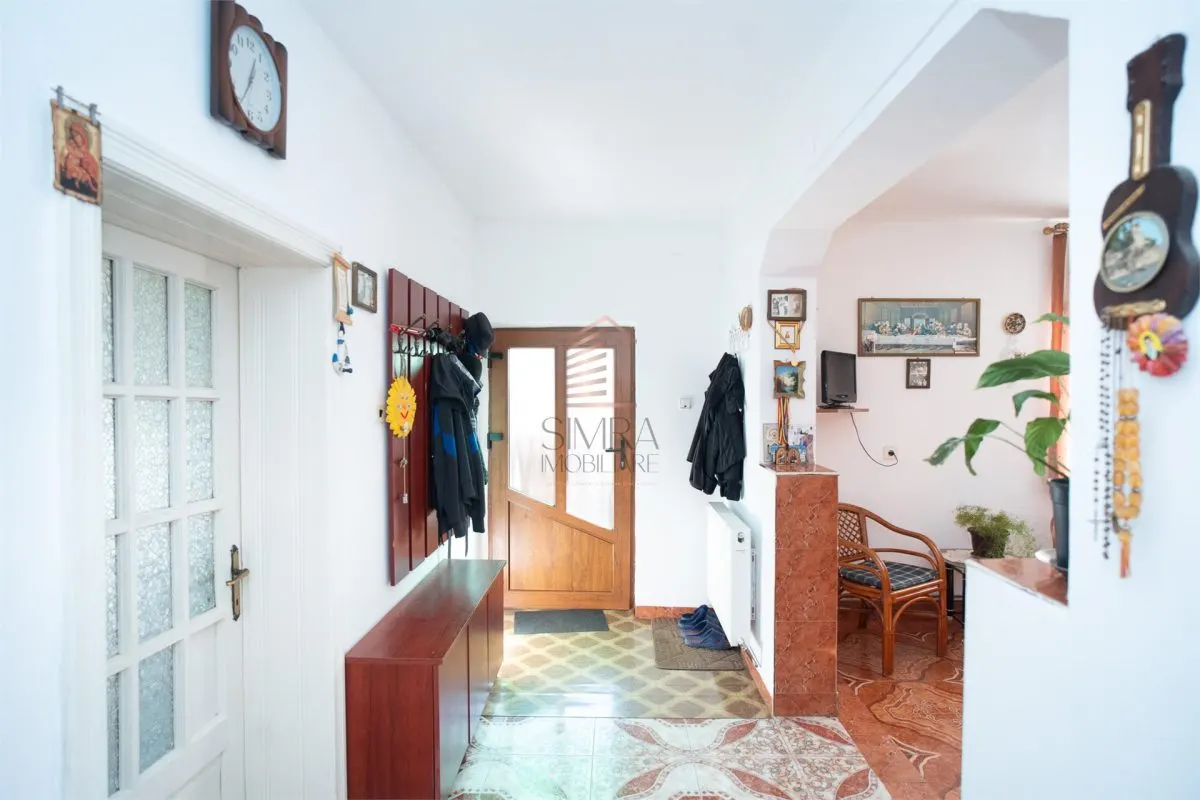 Casa in Rogerius cu spatiu comercial si 3 unitati separate - foto 1