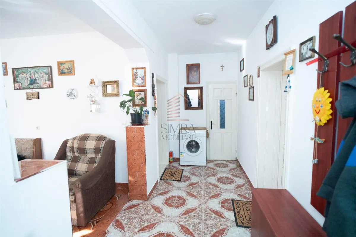 Casa in Rogerius cu spatiu comercial si 3 unitati separate - foto 2