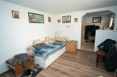 Casa in Rogerius cu spatiu comercial si 3 unitati separate - foto 7