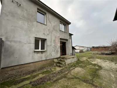 Casa 5 camere parter + etaj, teren de 1000  mq  Livada - Livada de Bihor