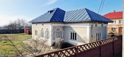 Casa Bradesti , teren  intravilan 7952 mp , deschidere 33 m la DE 70 - Bradesti