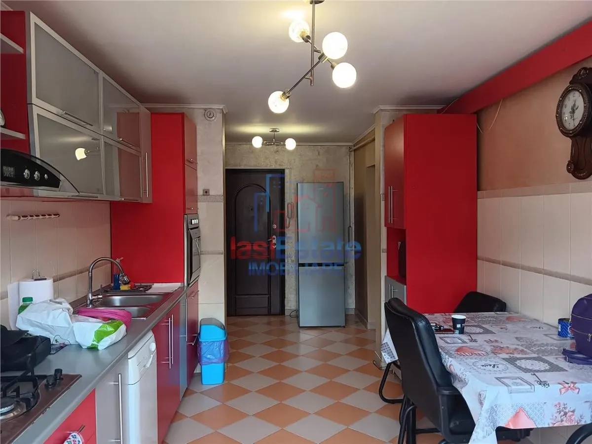Apartament 3 camere Etaj 1 de 81mp Bd Poitiers langa Padure - foto 22