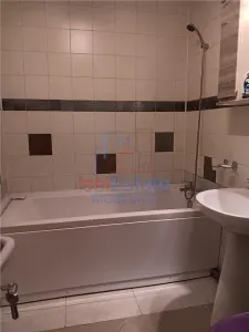 Apartament 3 camere Etaj 1 de 81mp Bd Poitiers langa Padure - foto 8