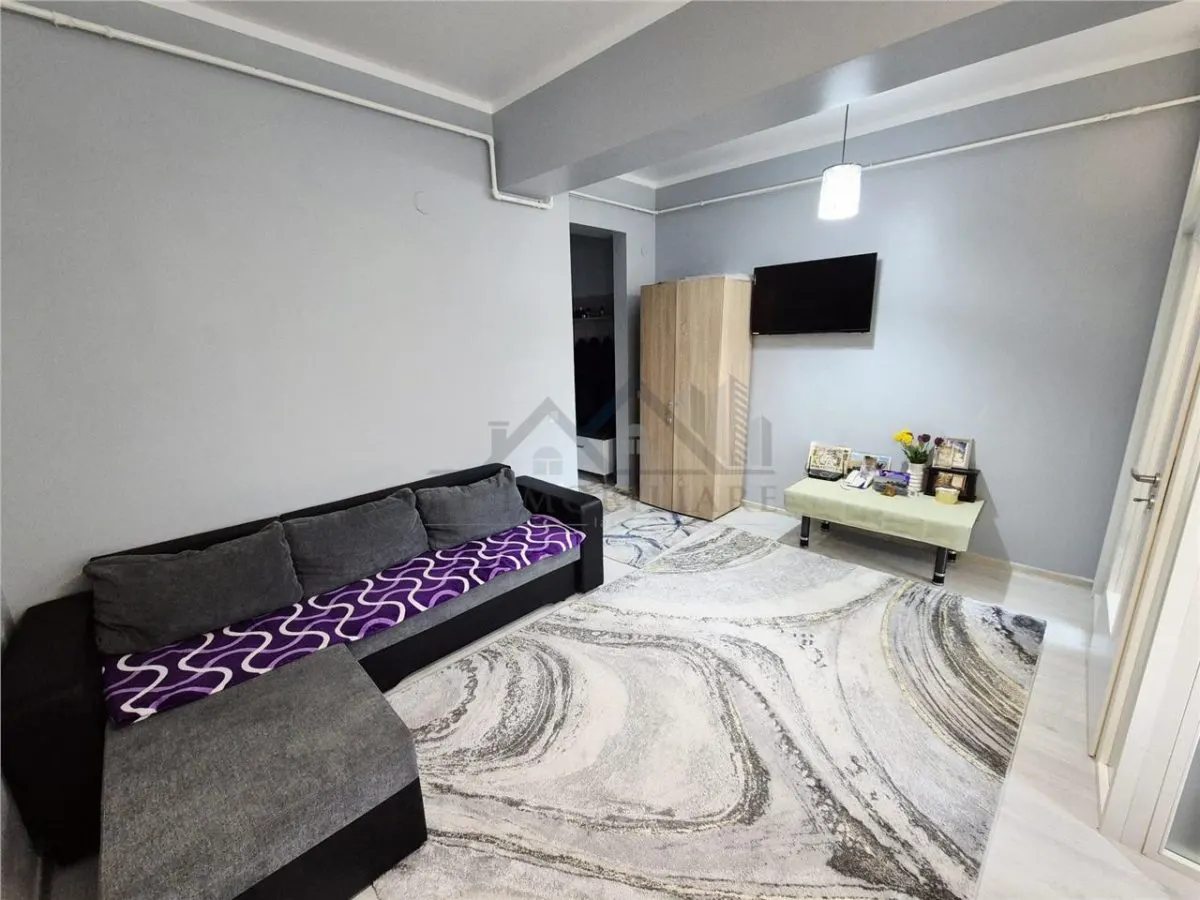 Apartament cu 3 camere de vanzare - foto 1