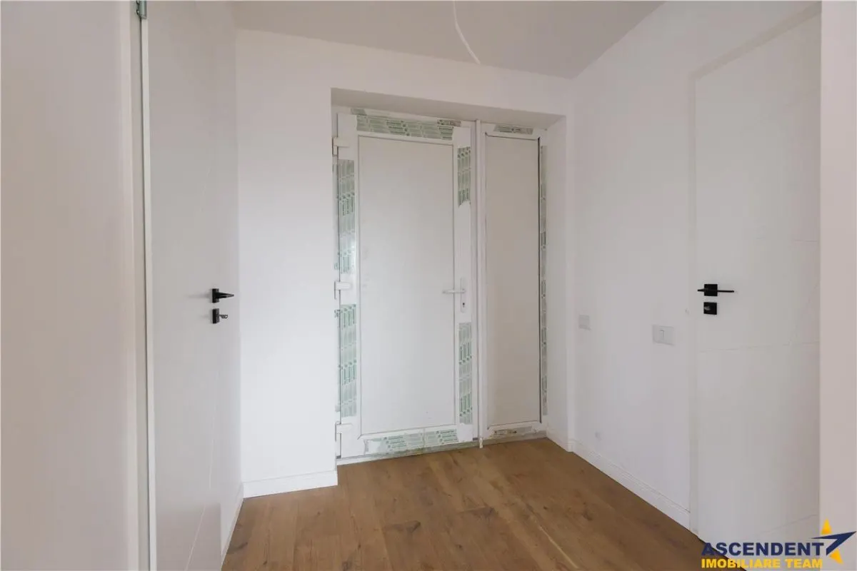 Vila in aliniament arhtectural luminos,  Sanpetru - foto 5
