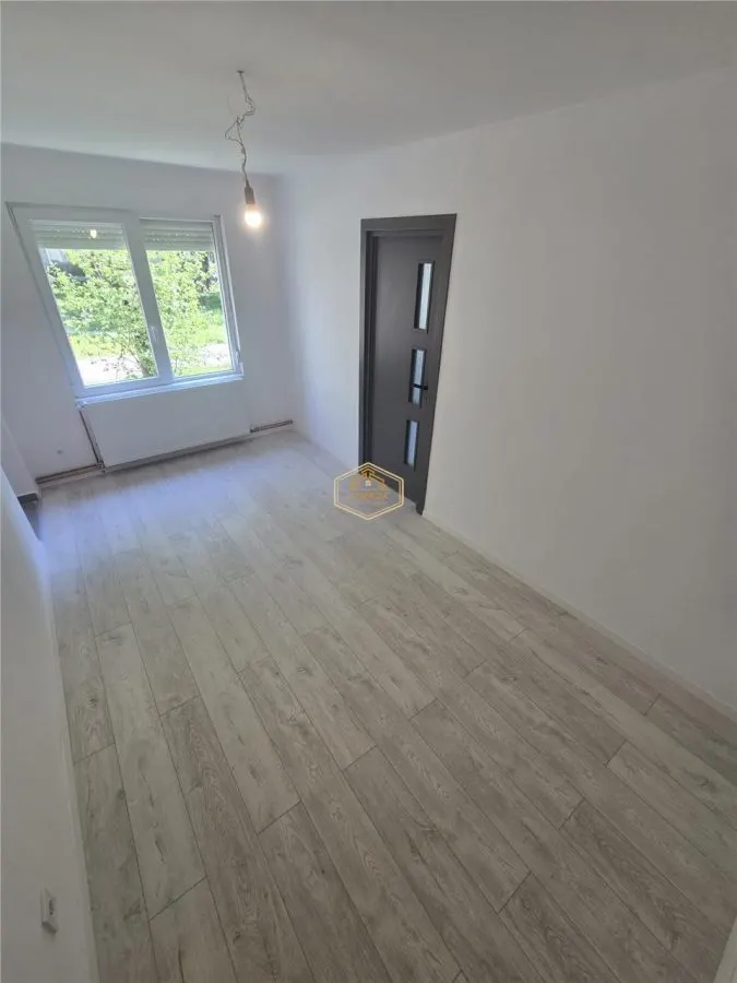 Apartament cu 2 camere, la parter | Complet renovat - Micro 14 - foto 1