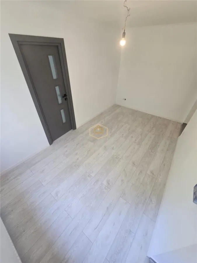 Apartament cu 2 camere, la parter | Complet renovat - Micro 14 - foto 2
