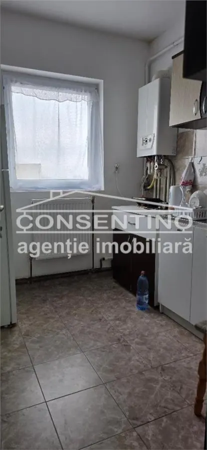Se vinde imobil cu 2 camere , bdul N. Balcescu , liber , decomandat - foto 6