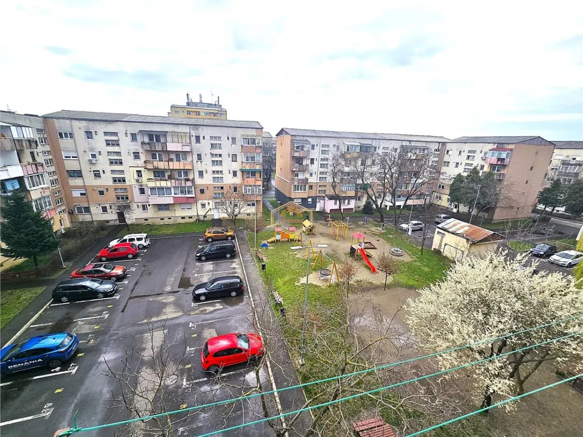 Video | Apartament cu 3 camere decomandate | Micro 17 | Strada Brasov - foto 17