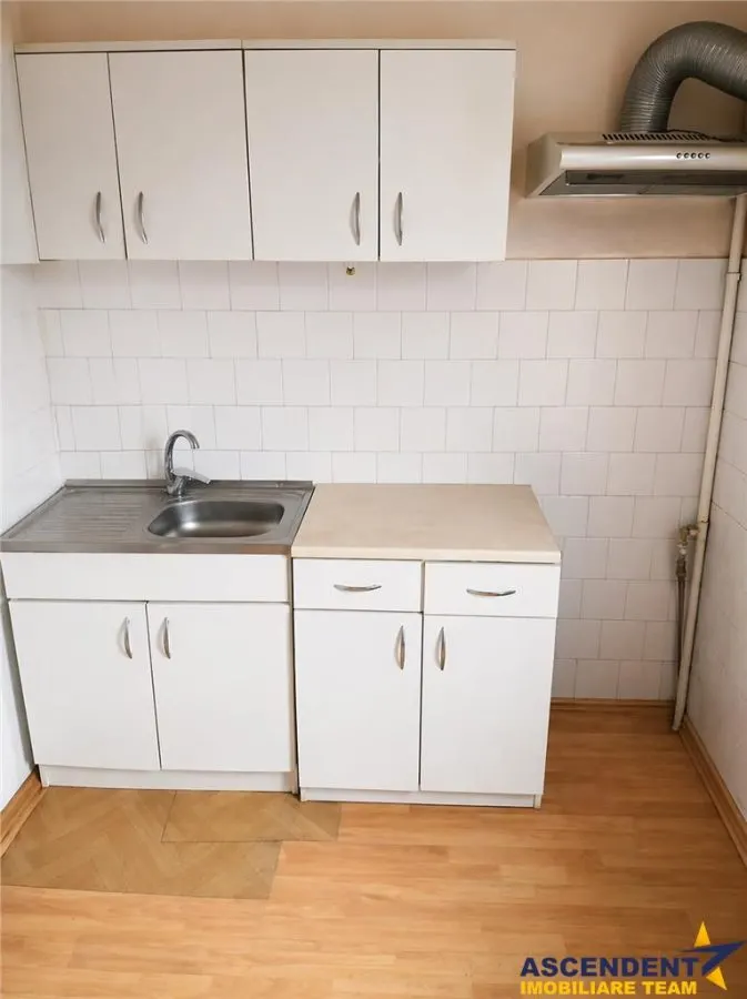 Garsoniera decomandata, etaj2, bloc apartamente, Astra, Brasov - foto 2