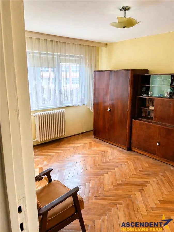 Garsoniera decomandata, etaj2, bloc apartamente, Astra, Brasov - foto 7