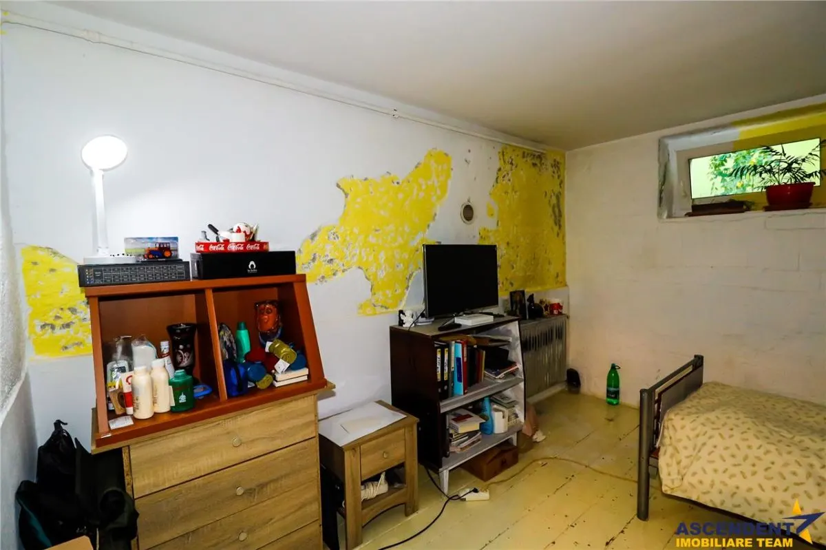 Apartament in vila, Central, cu potential rezidential/ investitional/ birouri - foto 17
