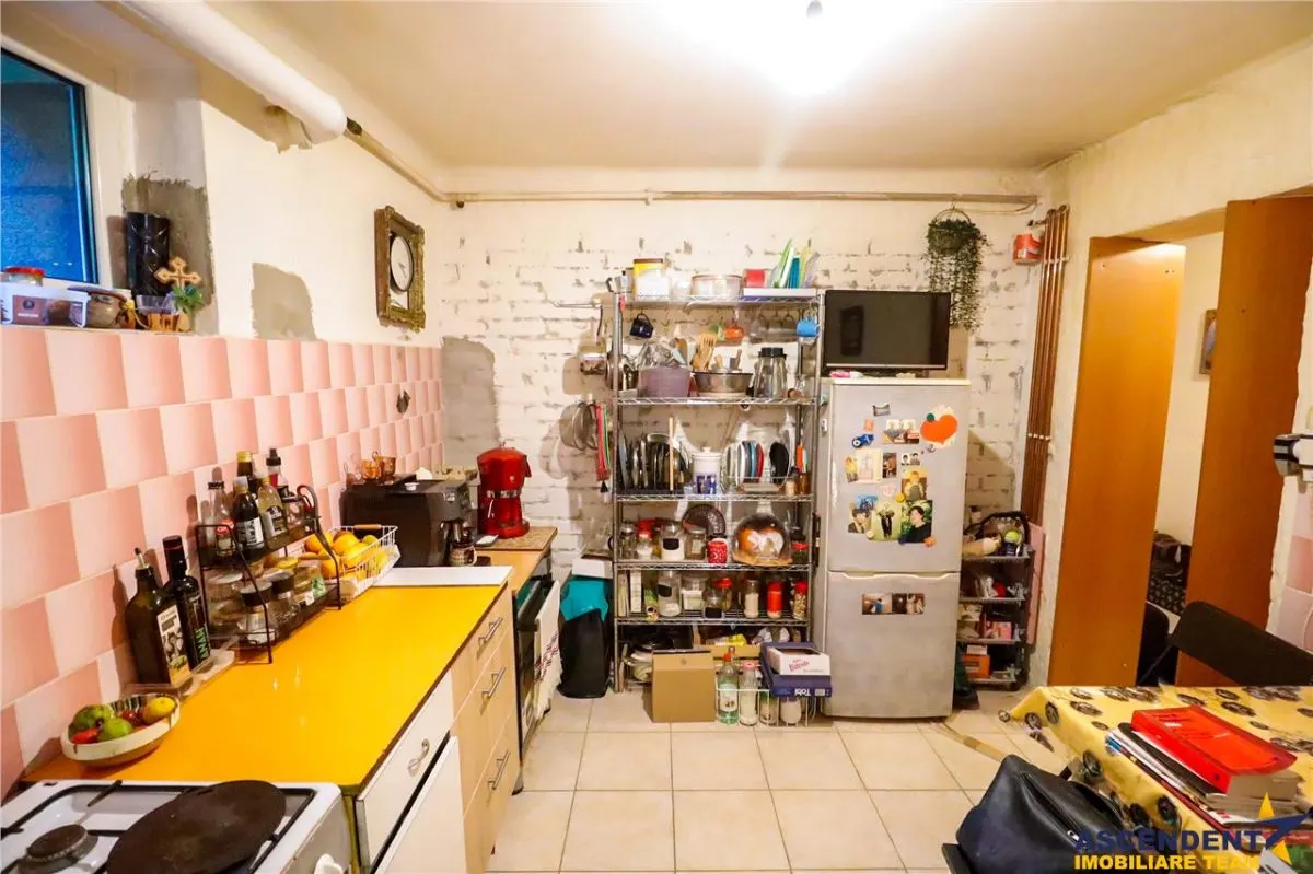 Apartament in vila, Central, cu potential rezidential/ investitional/ birouri - foto 4
