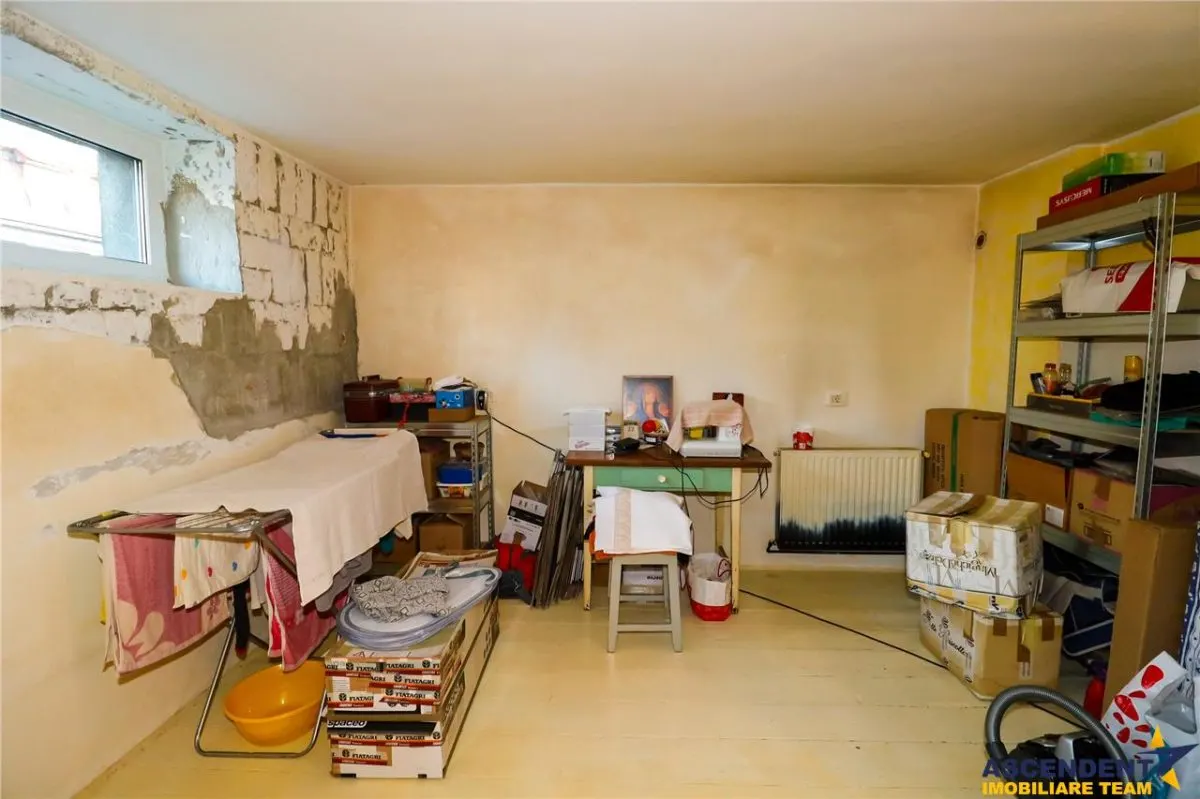Apartament in vila, Central, cu potential rezidential/ investitional/ birouri - foto 9