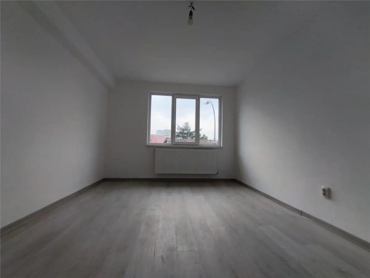 Apartament 2 Camere Et 2 Semicentral Renovat - foto 3