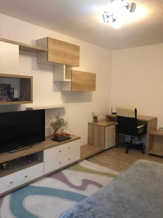 Decomandata, mobilata, Central, Brasov - foto 1