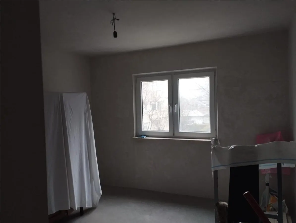 3 camere decomandate Bistrita Lac etaj 1 - foto 4