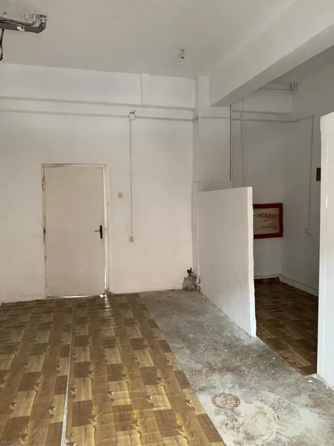 Recomandat sectiunea investitional! Spatiu comercial vitrinat, Bartolomeu - foto 1