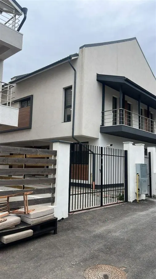 Jumatatea interioara  de duplex de vanzare la pret de apartament! - foto 2