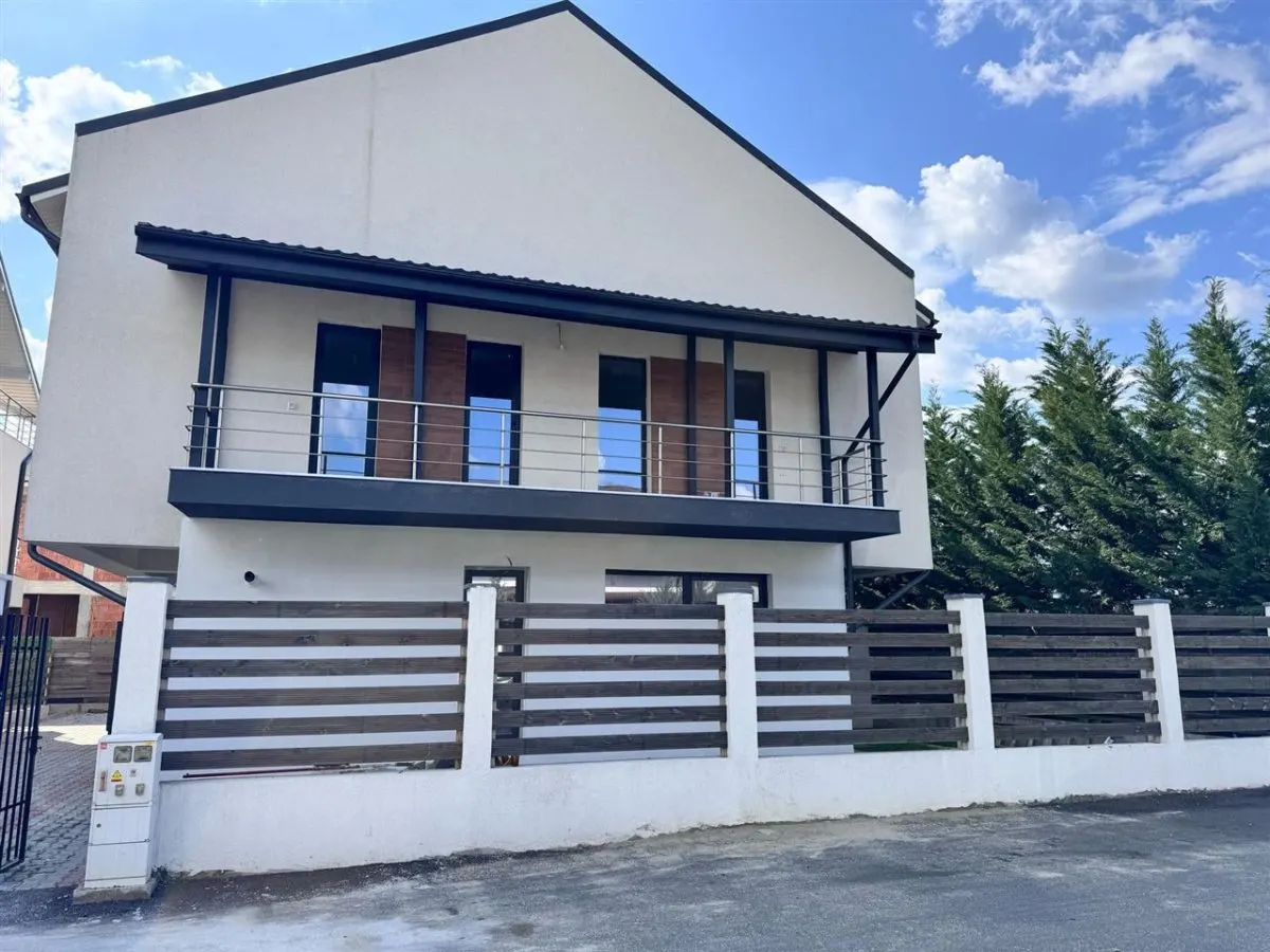 Jumatatea interioara  de duplex de vanzare la pret de apartament! - foto 3