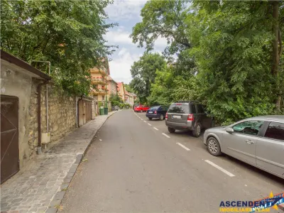 Imobil in zona ultracentrala, cu garaj propriu, anexa si view panoramic - Brasov
