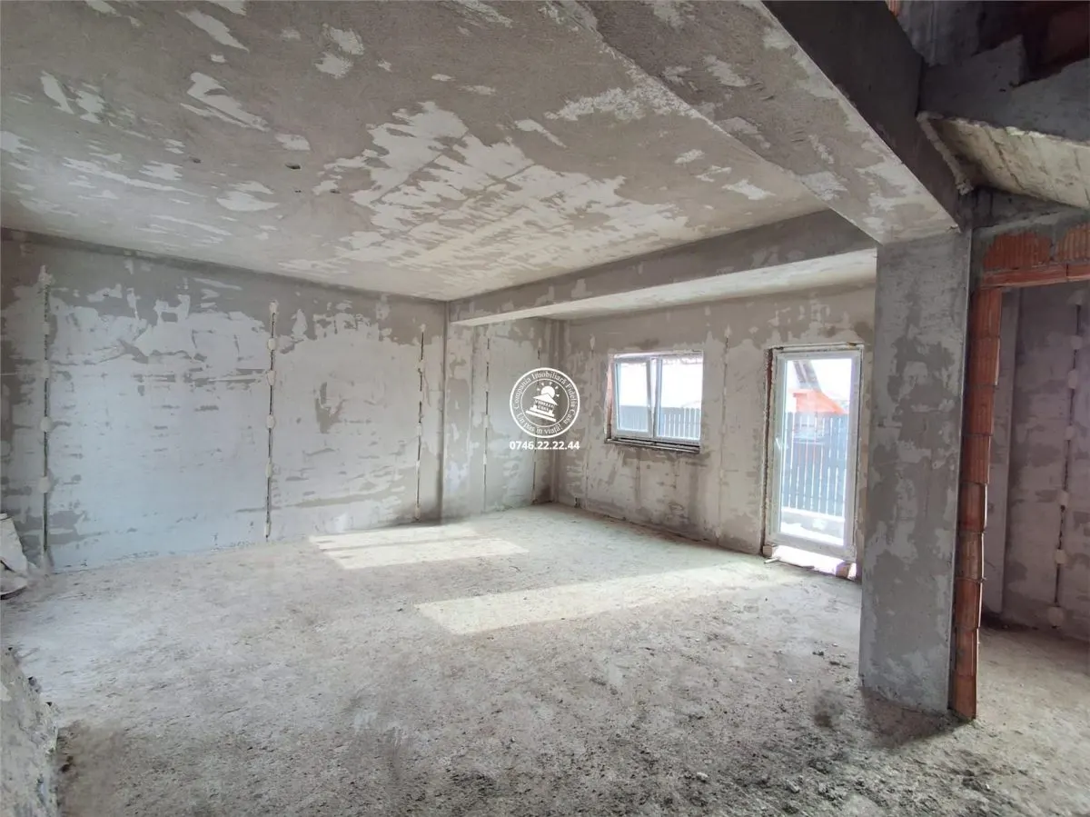 Case insiruite , 4 camere , P+1E - central in Valea Lupului - foto 3