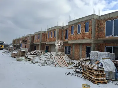 Case insiruite , 4 camere , P+1E - central in Valea Lupului - foto 4