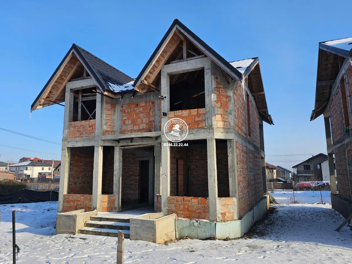 Vila la rosu de vanzare in Breazu - foto 1