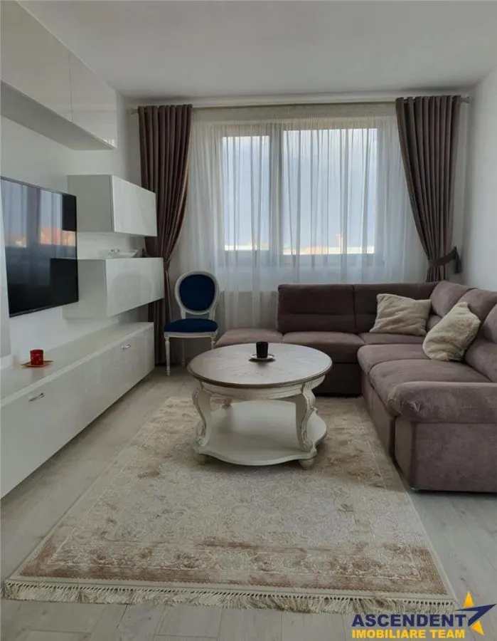 Regim vila, decomandat si elegant - foto 1