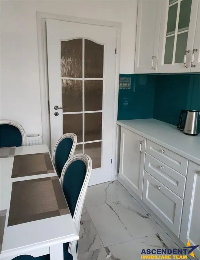 Regim vila, decomandat si elegant - foto 2
