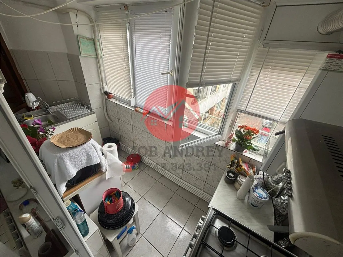 Garsoniera transformata Ã®n ap. 2 camere, E3, lÃ¢nga spital - foto 9