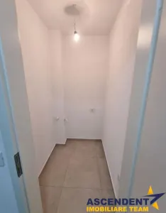 Spatiu comercial, acces propriu,Tractorul Coresi, Kasper - foto 3