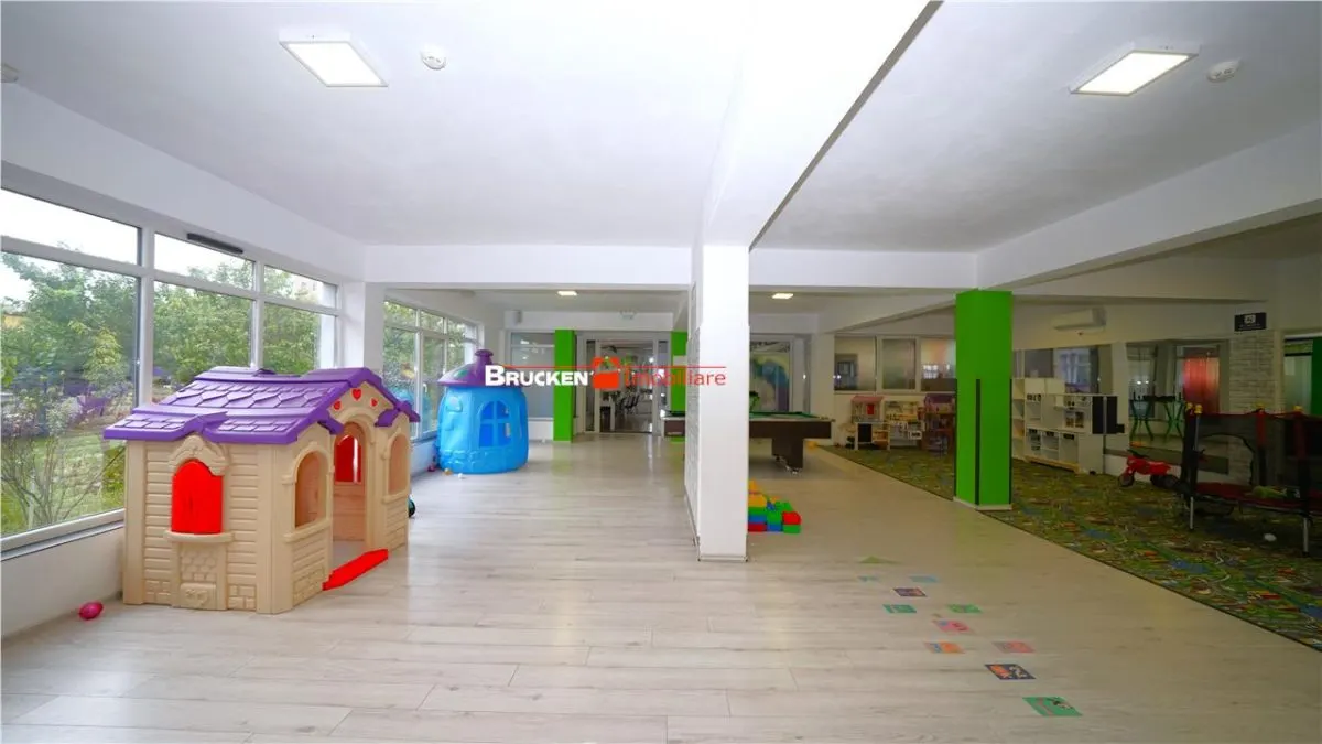 Cladire multifunctionala cu piscina â€“ inchiriere premium in centrul Sanmartinului - foto 2