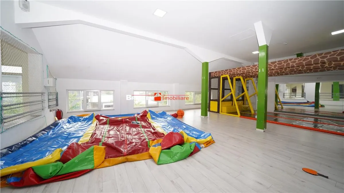 Cladire multifunctionala cu piscina â€“ inchiriere premium in centrul Sanmartinului - foto 6