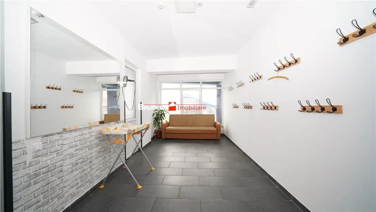Cladire multifunctionala cu piscina â€“ inchiriere premium in centrul Sanmartinului - foto 9