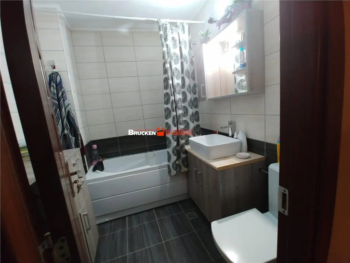Apartament cu 4 camere de inchiriat - foto 11