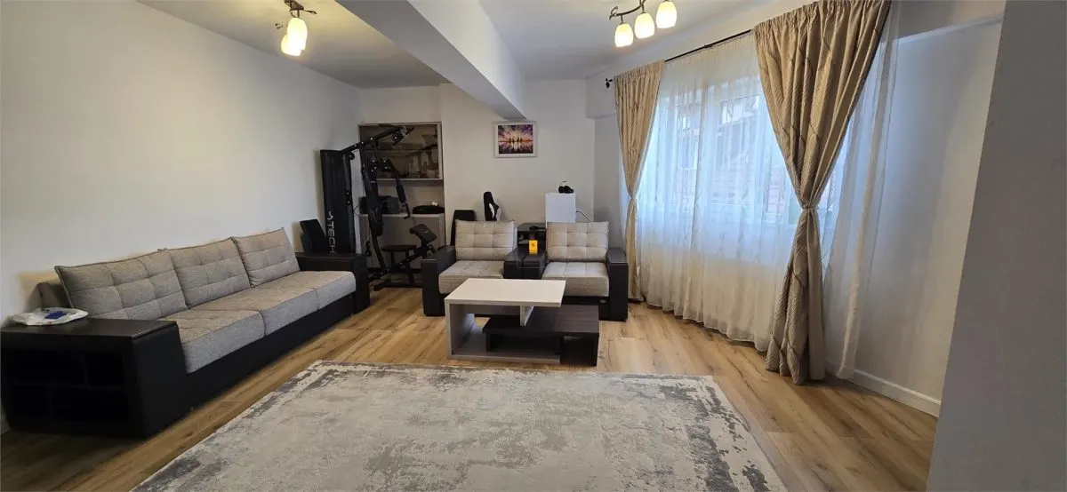 Apartament 4 camere zona 9 MAI - foto 1