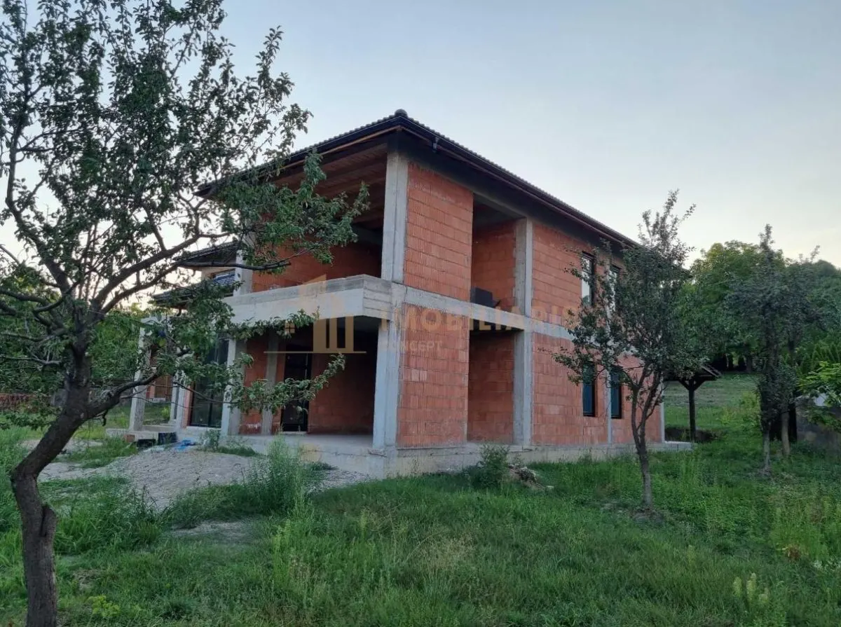Casa la rosu cu 1980 mp teren, Gardani - foto 5