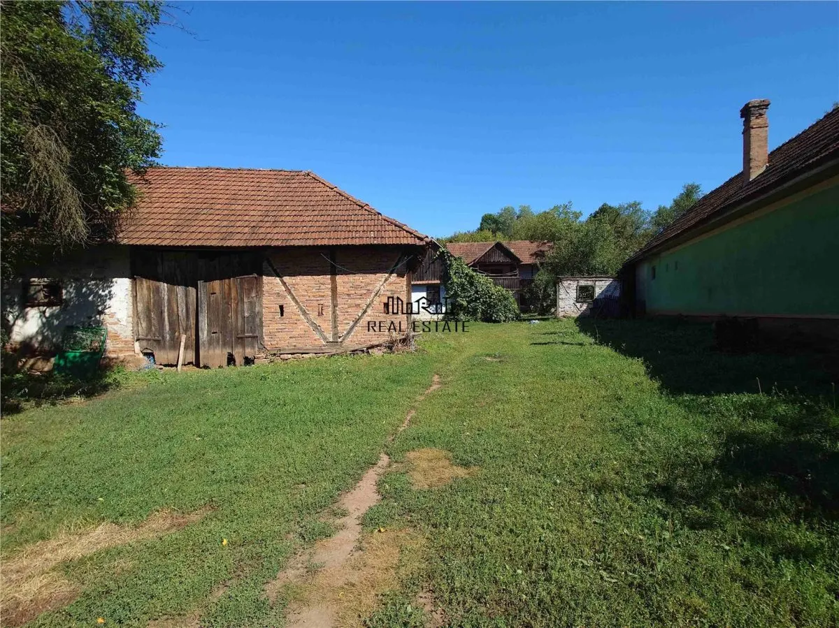 Teren intravilan si cladiri in Lunca - foto 1