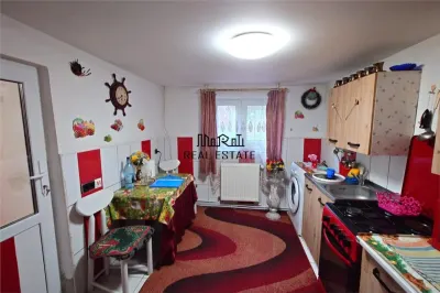 Casa renovata cu acces usor, langa padure - foto 8