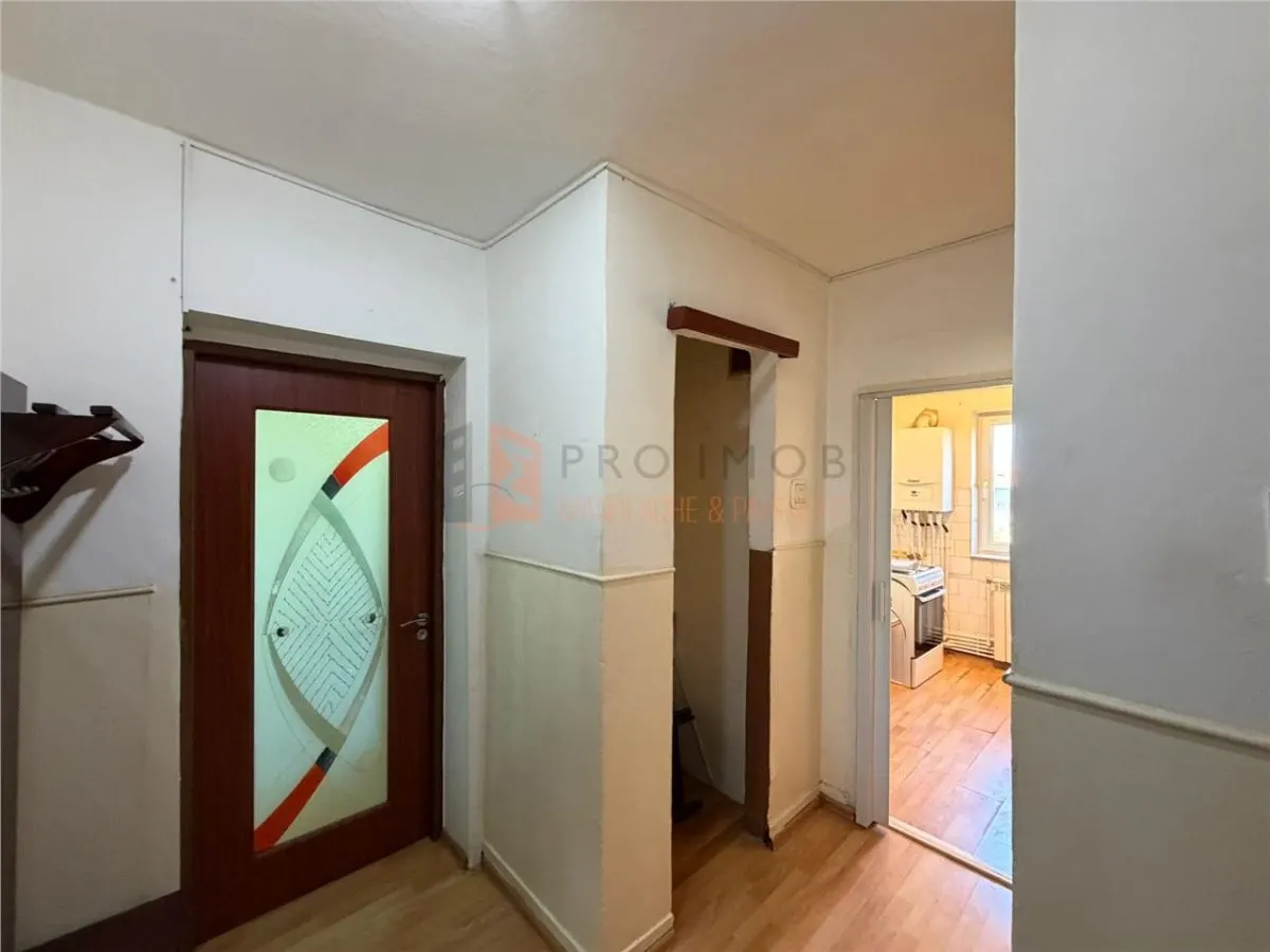 Apartament 2 camere cf 1 semidecomandat zona Crang - foto 7