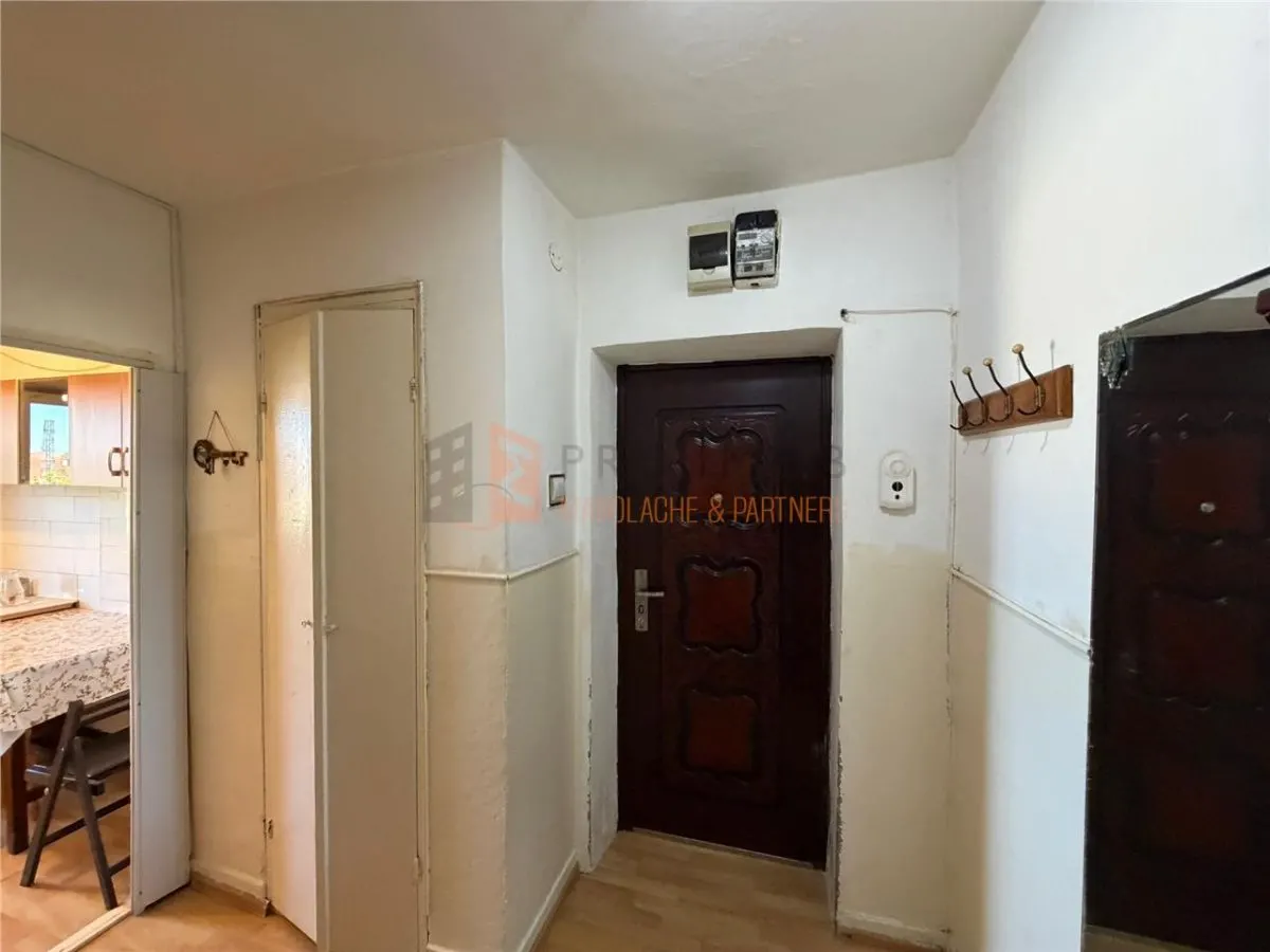 Apartament 2 camere cf 1 semidecomandat zona Crang - foto 9
